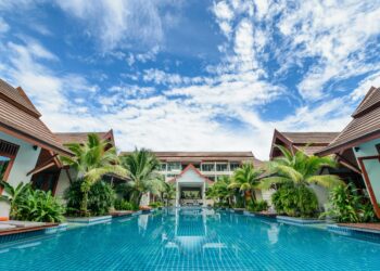 Top Benefits of Staying at Hotels with Outdoor Swimming Pools